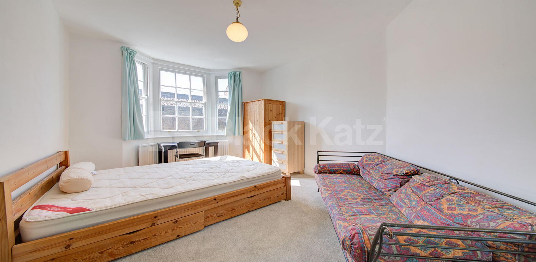 			ZONE 1 LOCATION, 2 Bedroom, 1 bath, 1 reception Apartment			 Haberdasher street, OLD STREET